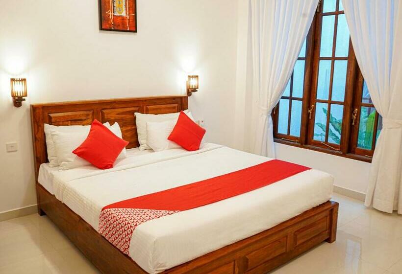 חדר דלוקס, White Camelot