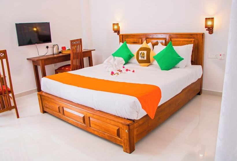 חדר דלוקס, White Camelot