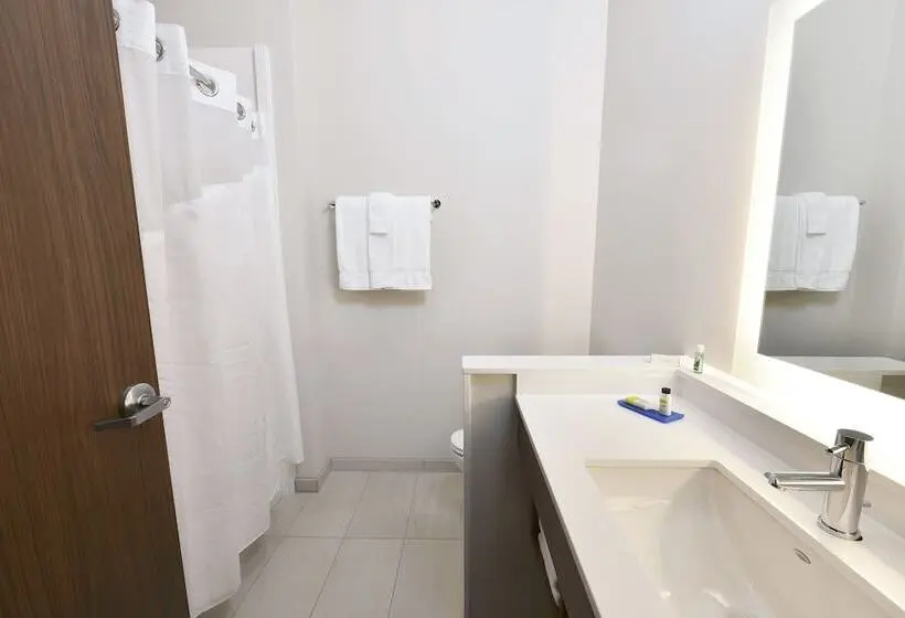 身障者適用スイートルーム, Holiday Inn Express & Suites Madisonville, An Ihg