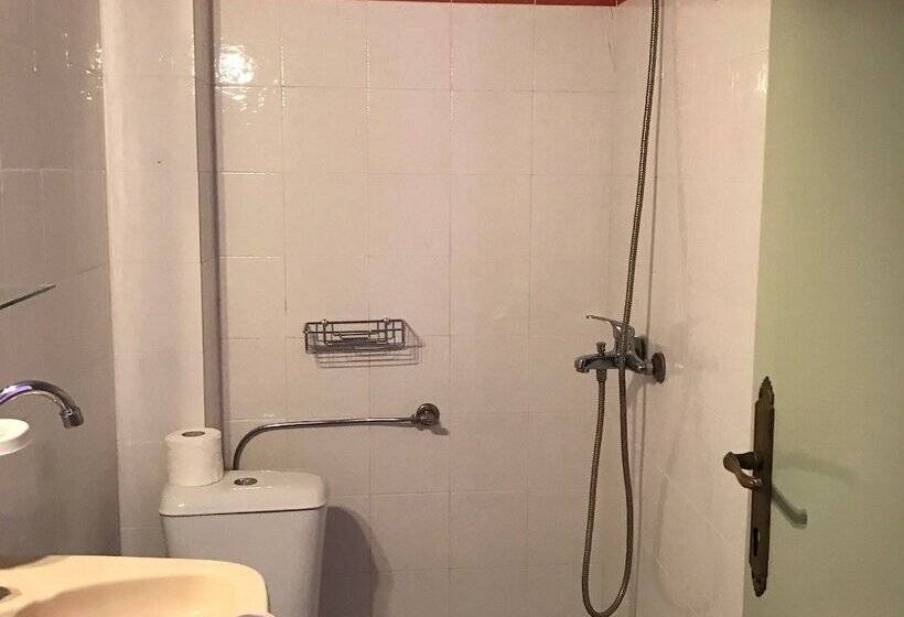 חדר אקונומי, Angela   Zoi Rooms