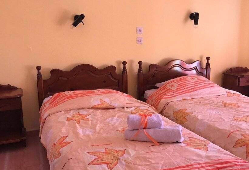 חדר אקונומי, Angela   Zoi Rooms