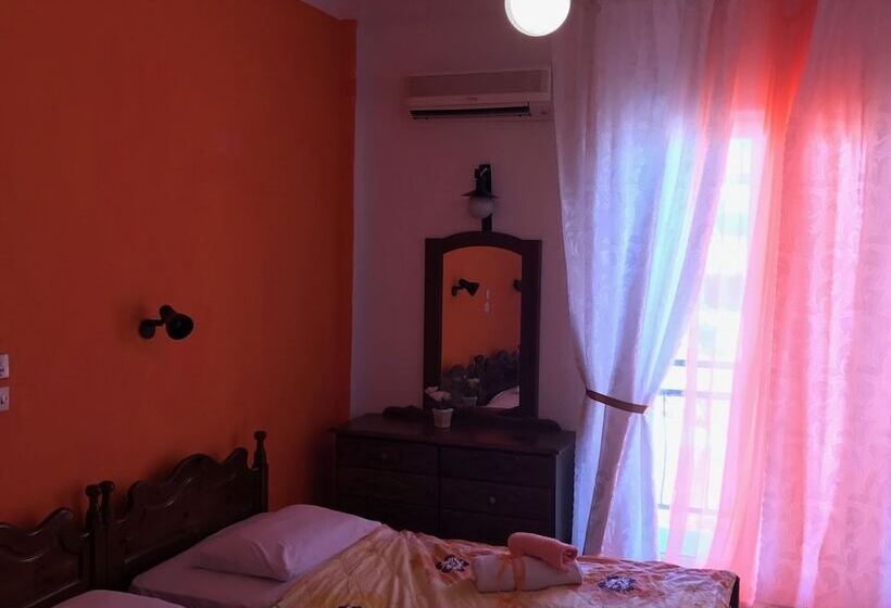 חדר אקונומי, Angela   Zoi Rooms