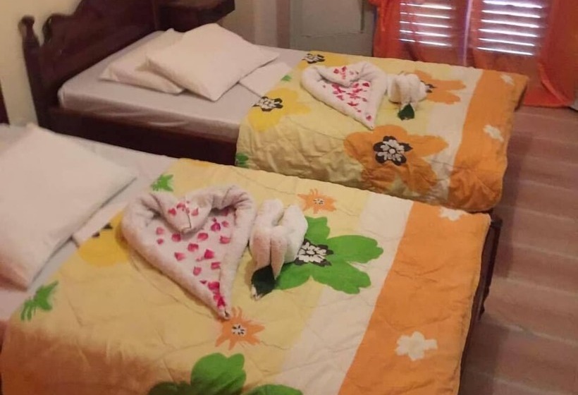 חדר אקונומי, Angela   Zoi Rooms