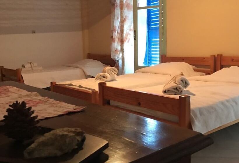 חדר סטנדרט לשלושה, Angela   Zoi Rooms