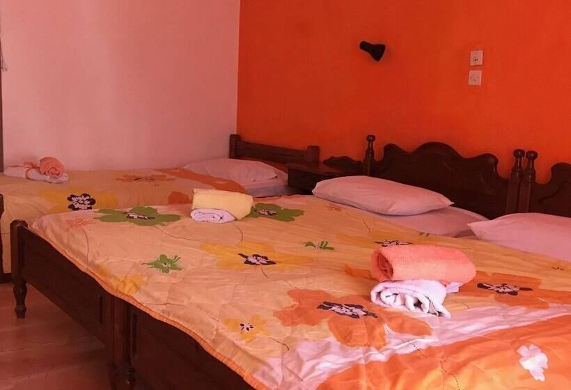 חדר סטנדרט לשלושה, Angela   Zoi Rooms