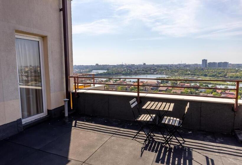 Camera Deluxe, Sir Fundeni