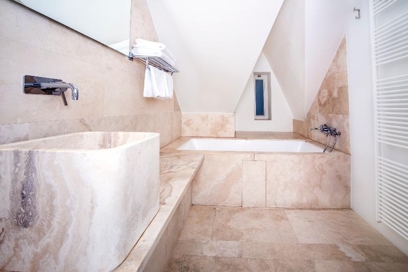 غرفة قياسية سرير كينج لذوى الإحتياجات الخاصة, Avid Hotel Perry National Fairground Area, An Ihg