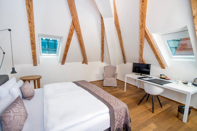 غرفة قياسية سرير كينج لذوى الإحتياجات الخاصة, Avid Hotel Perry National Fairground Area, An Ihg