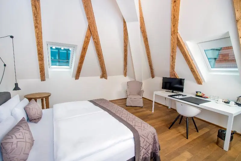 身障者適用キングサイズベッドルーム, Avid Hotel Perry National Fairground Area, An Ihg