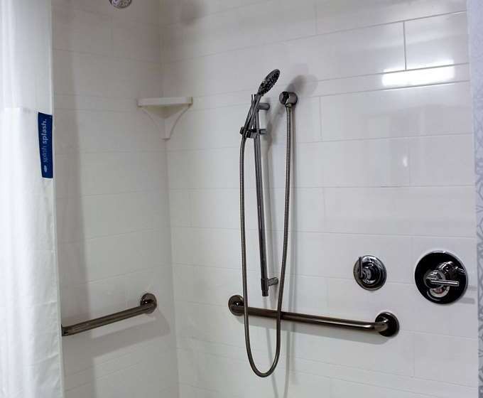 غرفة قياسية لذوى الاحتياجات الخاصة, Hampton Inn Cedar Falls Downtown