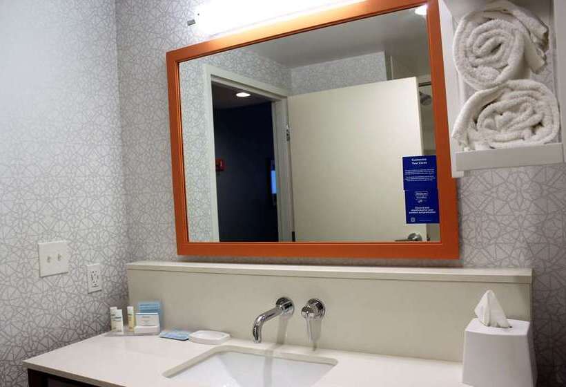 غرفة قياسية لذوى الاحتياجات الخاصة, Hampton Inn Cedar Falls Downtown