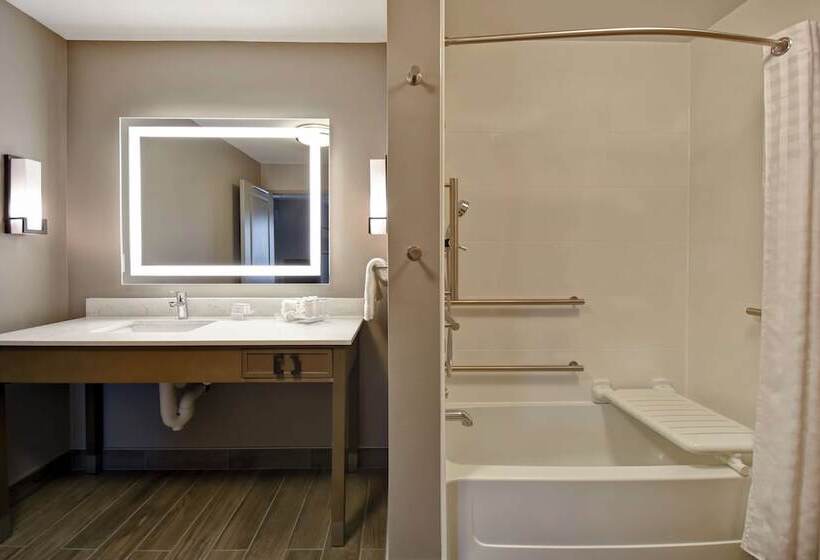 סוויטה מותאמת לאדם עם מוגבלויות, Homewood Suites By Hilton Orange New Haven