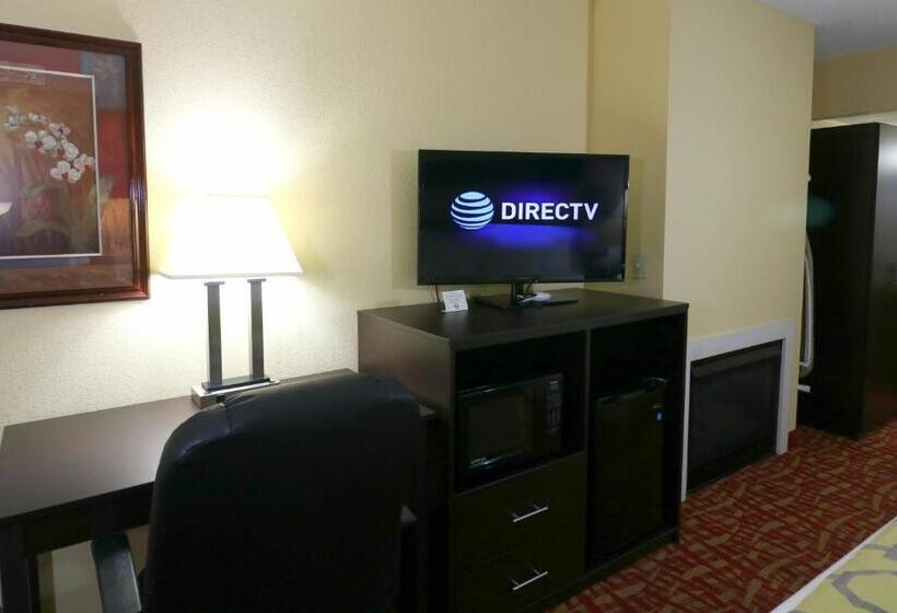 מיטת קינג בסוויטה, Baymont By Wyndham Sevierville Pigeon Forge