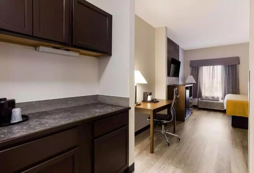 キングサイズベッドのスイートルーム, Best Western Crossroads Inn
