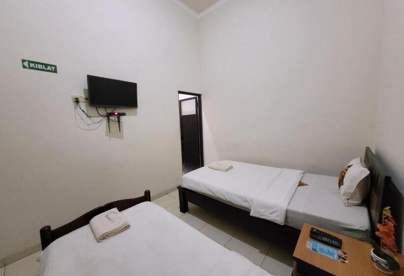 חדר סטנדרט, Ndalem Katong Guest House Ponorogo