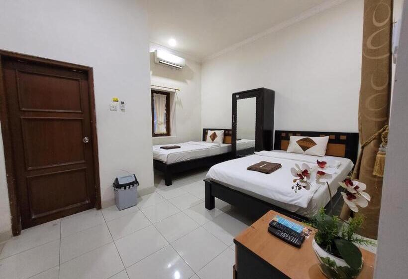 חדר דלוקס, Ndalem Katong Guest House Ponorogo