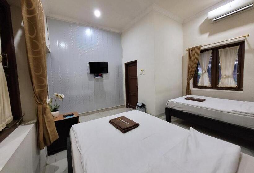 חדר דלוקס, Ndalem Katong Guest House Ponorogo