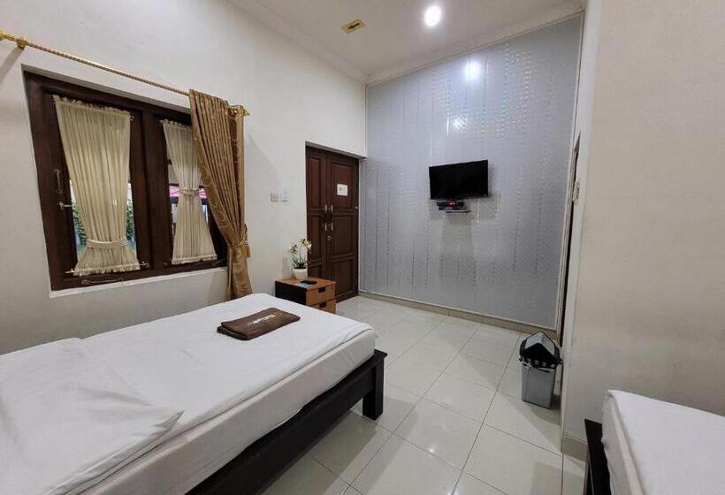 Номер Deluxe, Ndalem Katong Guest House Ponorogo