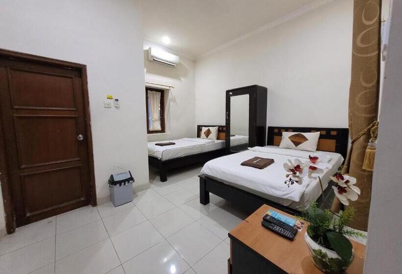 חדר דלוקס, Ndalem Katong Guest House Ponorogo