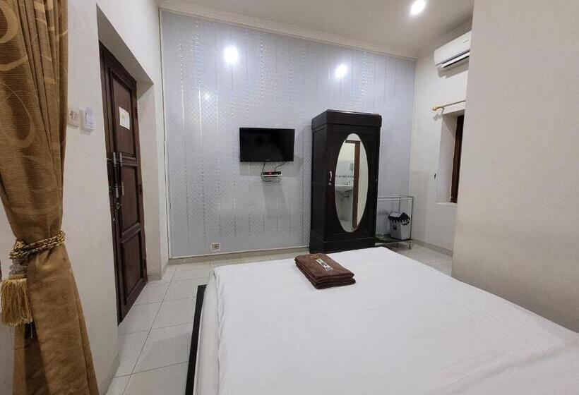 Номер Deluxe, Ndalem Katong Guest House Ponorogo