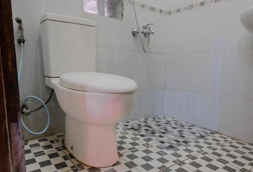 Номер Стандарт Трехместный, Ndalem Katong Guest House Ponorogo