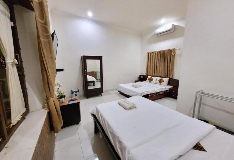 חדר סטנדרט לשלושה, Ndalem Katong Guest House Ponorogo