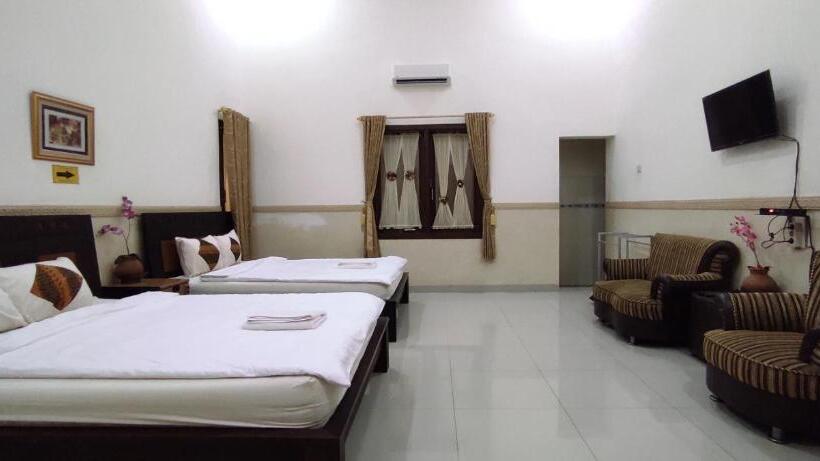 סוויטה משפחתית, Ndalem Katong Guest House Ponorogo