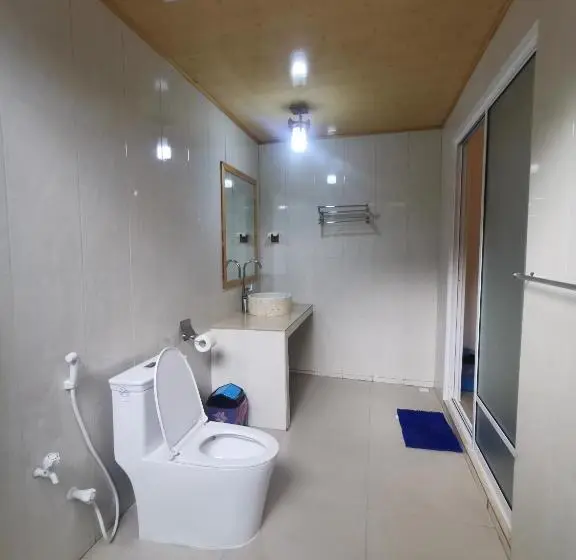 اتاق لوکس, Blue Water Thoddoo Inn