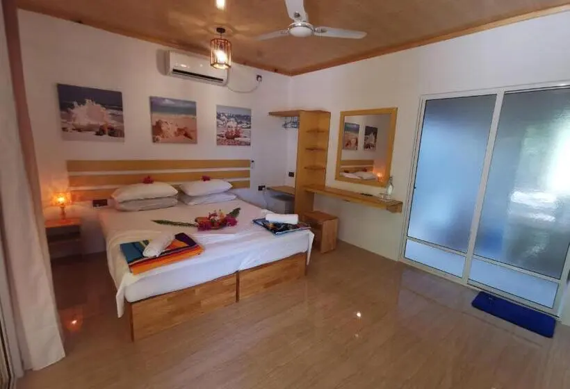 اتاق لوکس, Blue Water Thoddoo Inn