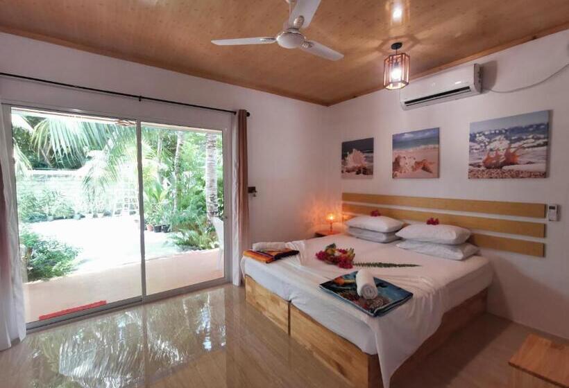 اتاق لوکس, Blue Water Thoddoo Inn