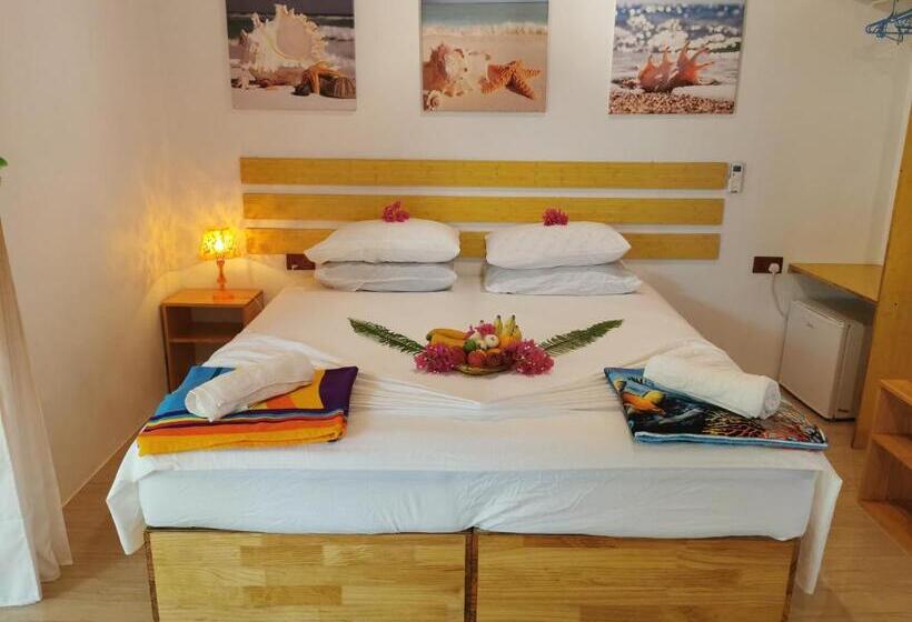 اتاق لوکس, Blue Water Thoddoo Inn