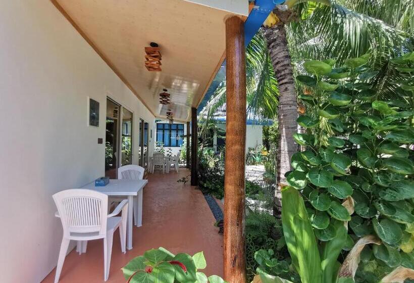 اتاق لوکس, Blue Water Thoddoo Inn