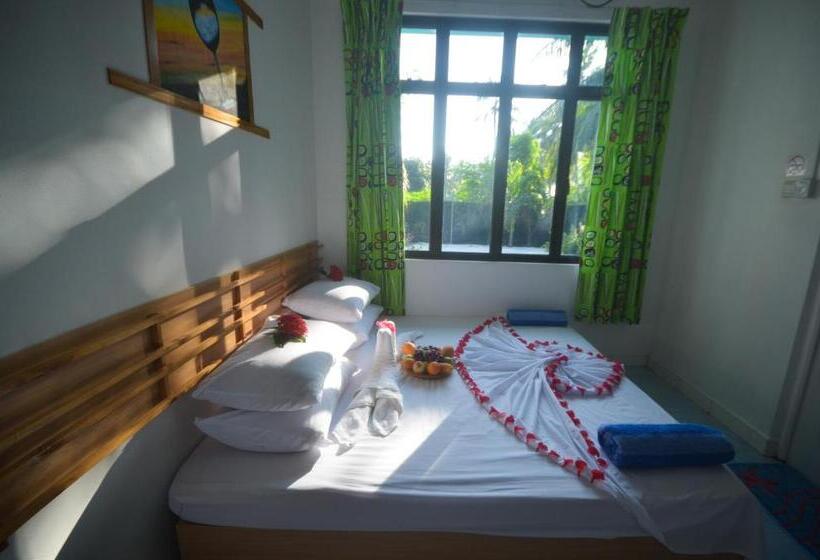 اتاق استاندارد یک نفره, Blue Water Thoddoo Inn