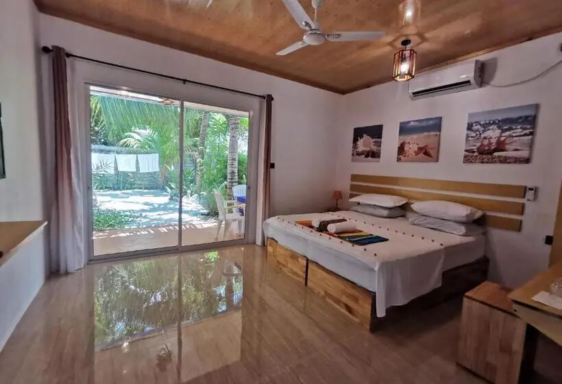 اتاق لوکس, Blue Water Thoddoo Inn
