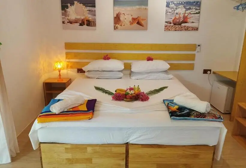 اتاق لوکس, Blue Water Thoddoo Inn