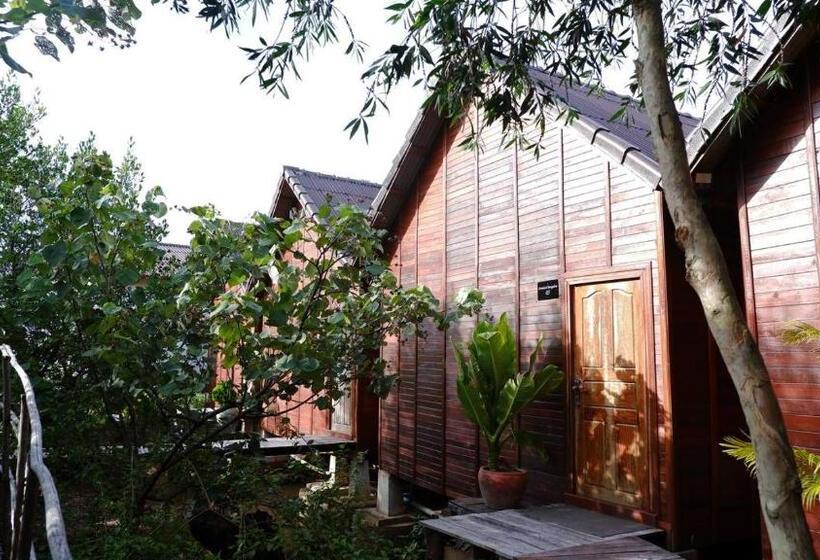 بنجلو عائلى, Prek Kdat Resort