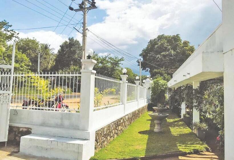 家庭间, Habarana Inn