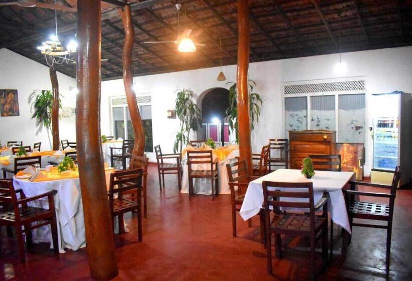 家庭间, Habarana Inn