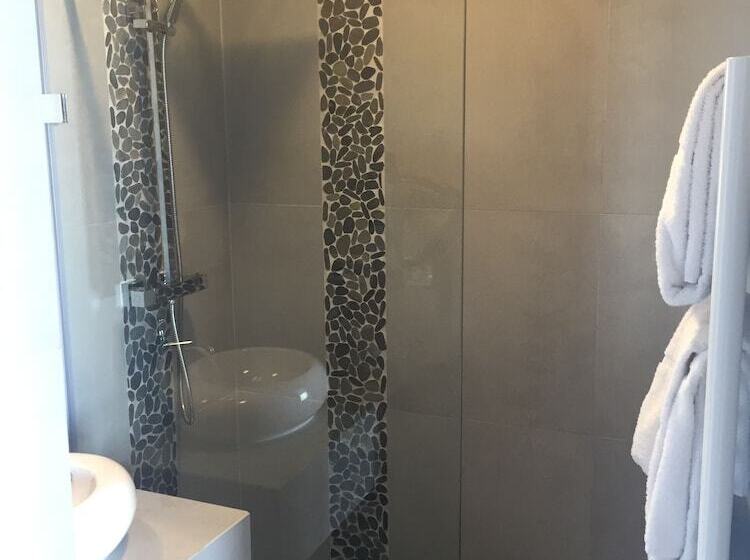 חדר סטנדרט לשלושה עם מרפסת, Ar Men 2