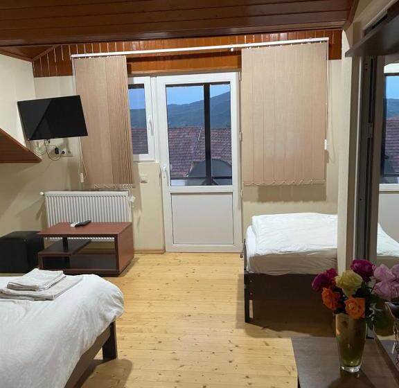 اتاق استاندارد سه تخته با بالکن, Mtskheta Wellpoint Arsukidze 48