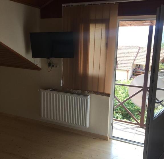 اتاق استاندارد سه تخته با بالکن, Mtskheta Wellpoint Arsukidze 48