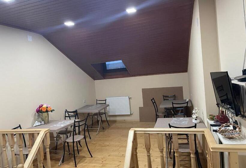 اتاق استاندارد سه نفره, Mtskheta Wellpoint Arsukidze 48