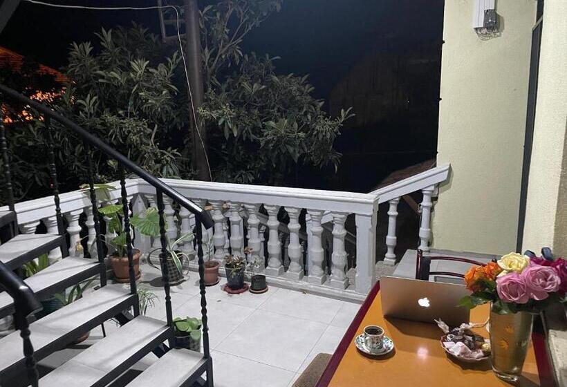 اتاق استاندارد سه نفره, Mtskheta Wellpoint Arsukidze 48