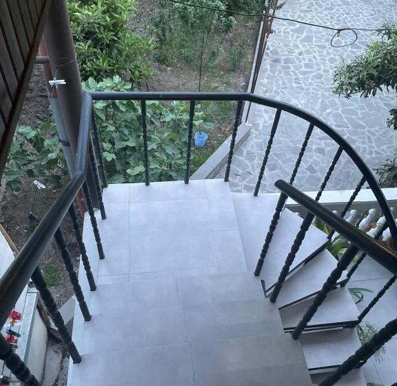 اتاق استاندارد سه نفره, Mtskheta Wellpoint Arsukidze 48