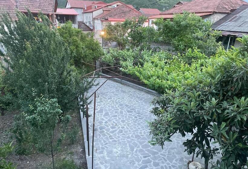 اتاق استاندارد سه نفره, Mtskheta Wellpoint Arsukidze 48