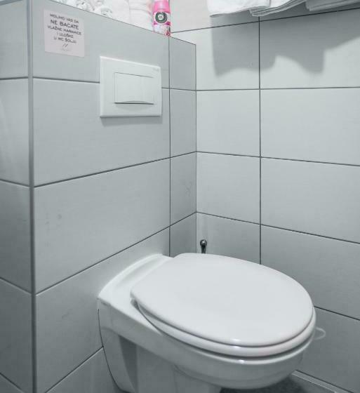 اتاق استاندارد یک نفره, Sajam Garni