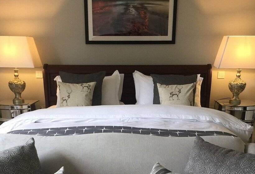 جناح عائلي, Llwynhelig Manor