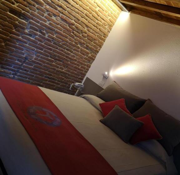 Семейный Номер, L'ospitale Dei Brilli