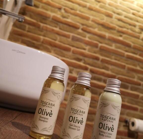 Семейный Номер, L'ospitale Dei Brilli