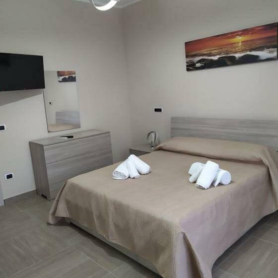 חדר קומפורט לשלושה, Caesar S B&b